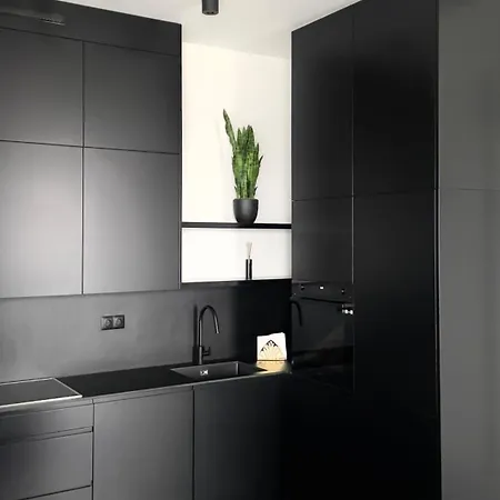 Hanza Black & White 17th Floor & Pool Free Parking By Stayly