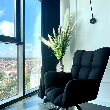 Hanza Black & White 17th Floor & Pool Free Parking By Stayly *