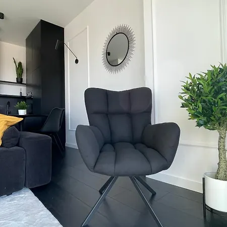 Apartment Hanza Black & White 17th Floor & Pool Free Parking By Stayly