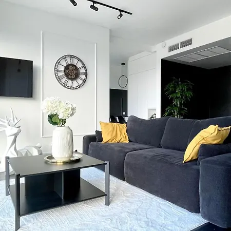 Hanza Black & White 17th Floor & Pool Free Parking By Stayly *