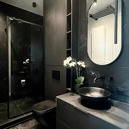 Apartment Hanza Black & White 17th Floor & Pool Free Parking By Stayly *