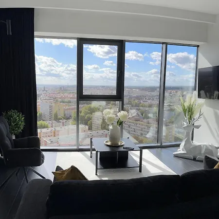 Apartment Hanza Black & White 17th Floor & Pool Free Parking By Stayly
