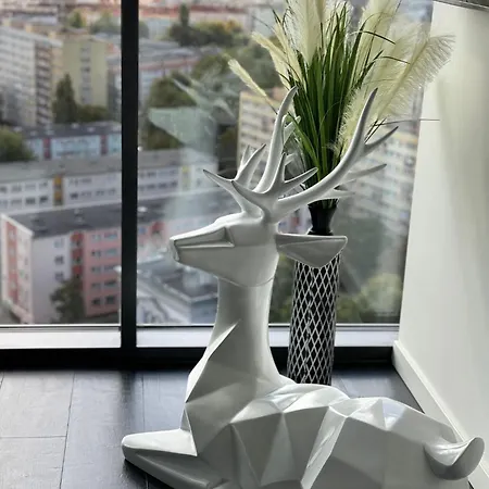 Apartment Hanza Black & White 17th Floor & Pool Free Parking By Stayly