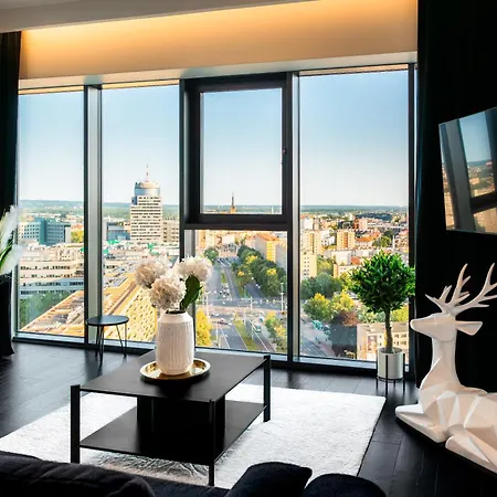 Apartment Hanza Black & White 17th Floor & Pool Free Parking By Stayly *
