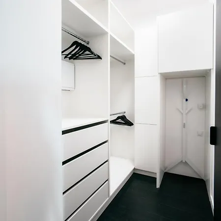 Hanza Black & White 17th Floor & Pool Parking By Stayly Apartmán *