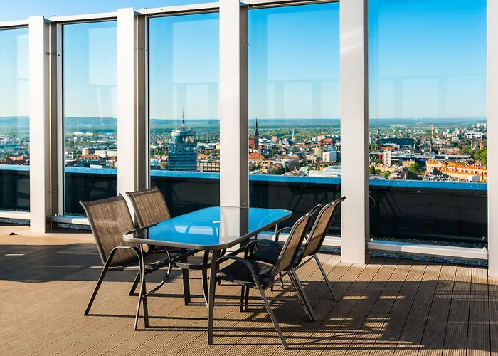 Hanza Black & White 17th Floor & Pool Parking By Stayly