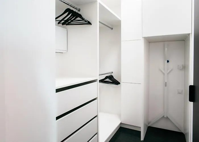 Hanza Black & White 17th Floor & Pool Parking By Stayly Appartement *